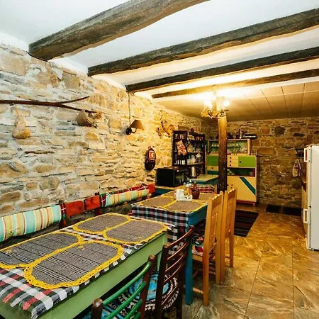 марго Nyaraló Koszti