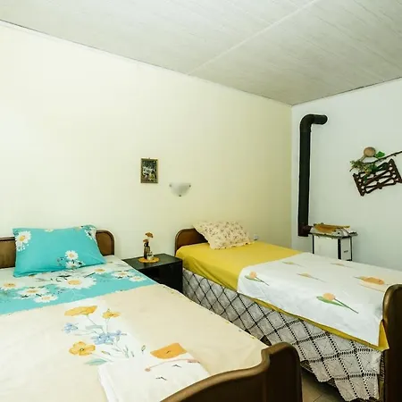 марго Nyaraló *