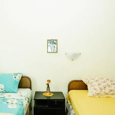 марго Nyaraló *